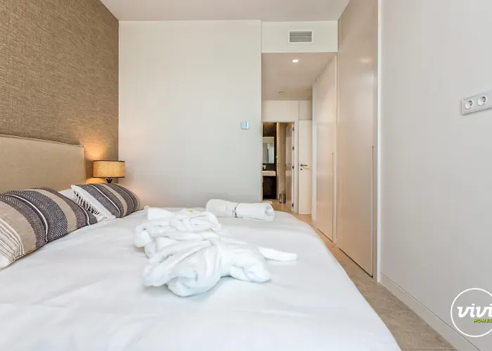 Vivi Homes - Bambu Pool, Gym, Sauna & Appartement