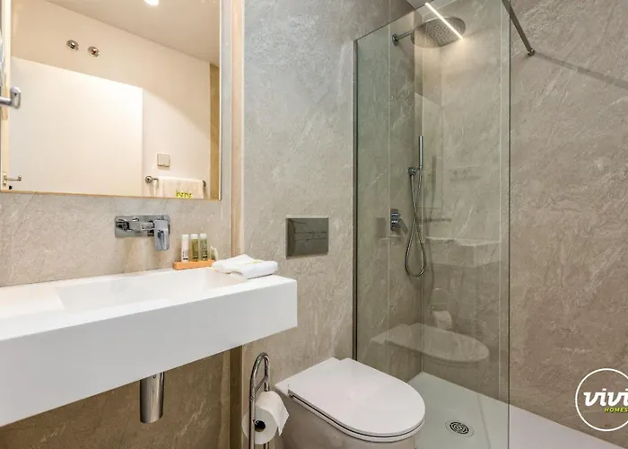 Vivi Homes - Bambu Pool, Gym, Sauna & Torremolinos