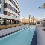 Vivi Homes - Bambu Pool, Gym, Sauna & Апартаменти *