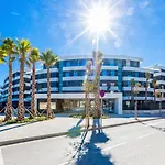 Vivi Homes - Bambu Pool, Gym, Sauna & Апартаменти