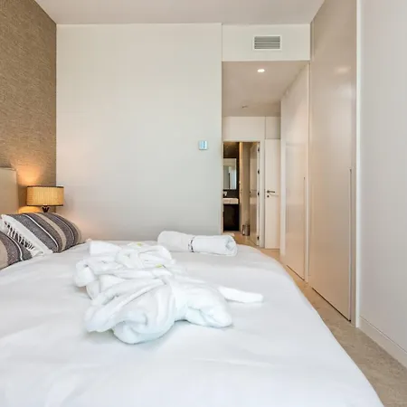 Vivi Homes - Bambu Pool, Gym, Sauna & Appartement
