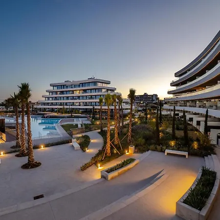 Vivi Homes - Bambu Pool, Gym, Sauna & Appartement