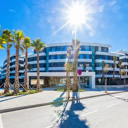 Vivi Homes - Bambu Pool, Gym, Sauna & Appartement
