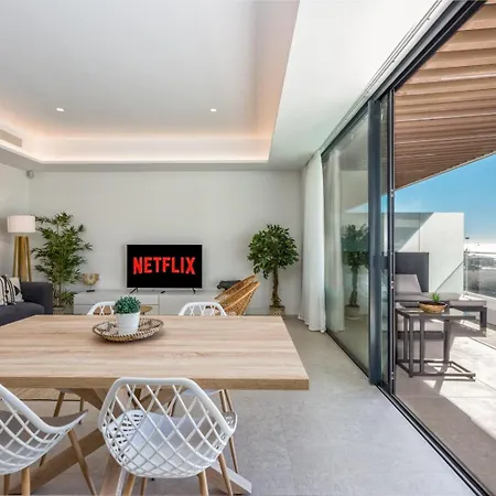 Vivi Homes - Bambu Pool, Gym, Sauna & Apartamento *